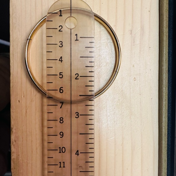 ENewton small narrow hinged bangle bracelet. Gold electroplated. Brand new - Picture 6 of 8